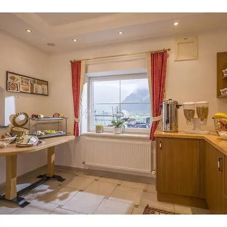 Waldegg 3* היפאך