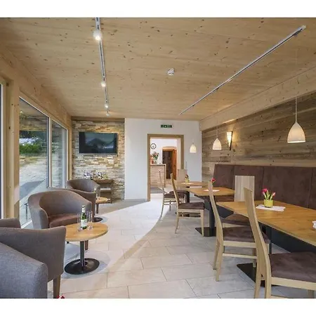 Waldegg בית הארחה 3*